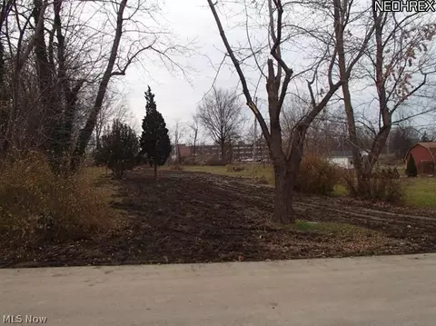 1428 E 300th St, Wickliffe, OH 44092 photo 2