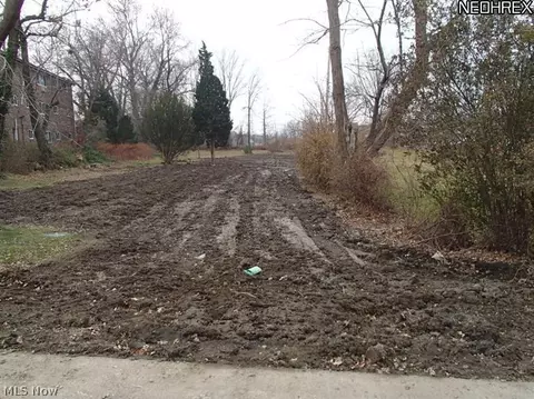 1428 E 300th St, Wickliffe, OH 44092 photo 1