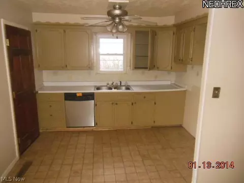 29326 Edgewood Dr, Willowick, OH 44095 photo 2
