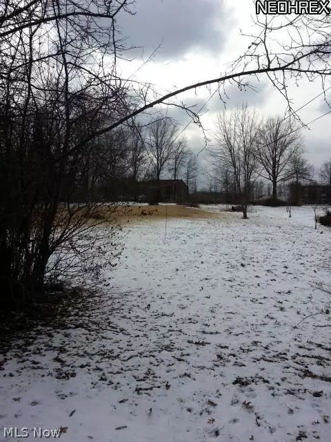 1426 E 300th St, Wickliffe, OH 44092 photo 3