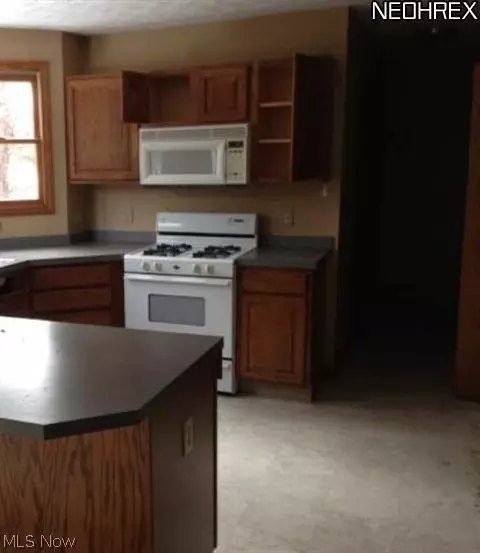 5560 Giddings Rd, Rootstown, OH 44272 photo 3
