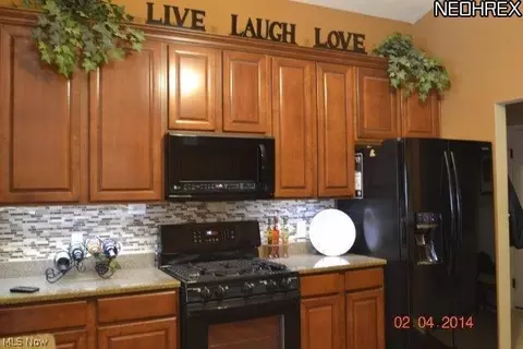 3703 Firethorn Dr, Aurora, OH 44202 photo 2