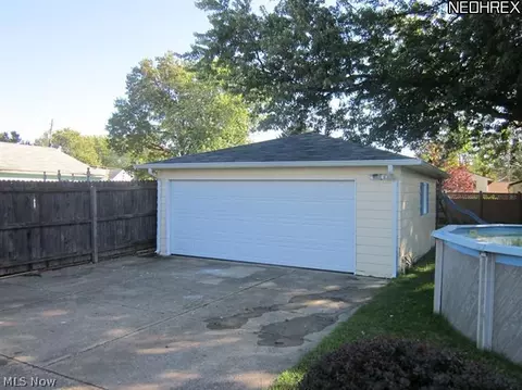 6417 Hio Dr, Brook Park, OH 44142 photo 18
