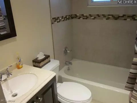 6417 Hio Dr, Brook Park, OH 44142 photo 4
