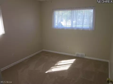6417 Hio Dr, Brook Park, OH 44142 photo 8