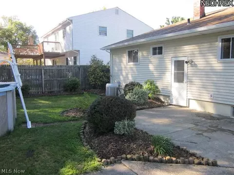 6417 Hio Dr, Brook Park, OH 44142 photo 17