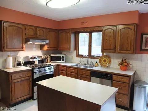 1829 Beryl Rd, Akron, OH 44312 photo 5