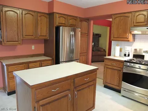 1829 Beryl Rd, Akron, OH 44312 photo 4