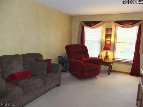 1829 Beryl Rd, Akron, OH 44312 photo 2