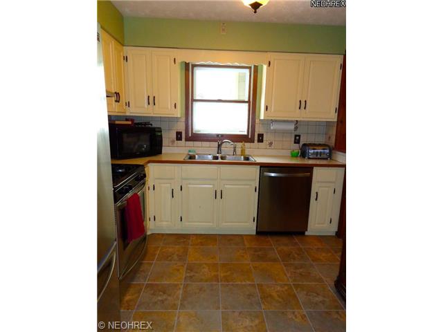 7502 Jaguar Dr, Youngstown, OH 44512 photo 1