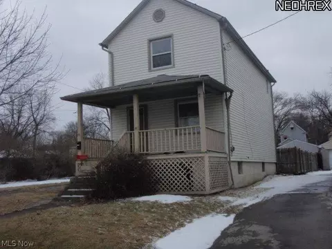 487 7th St, Struthers, OH 44471 photo 2