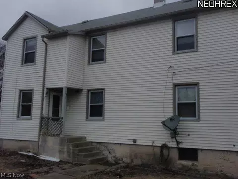 487 7th St, Struthers, OH 44471 photo 3