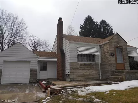 52 Helena Dr, Struthers, OH 44471 photo 1