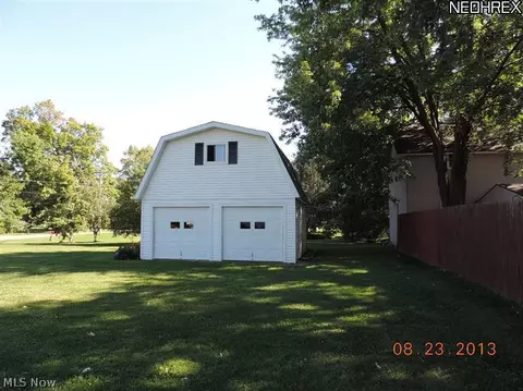 12 Maple St, Wakeman, OH 44889 photo 4