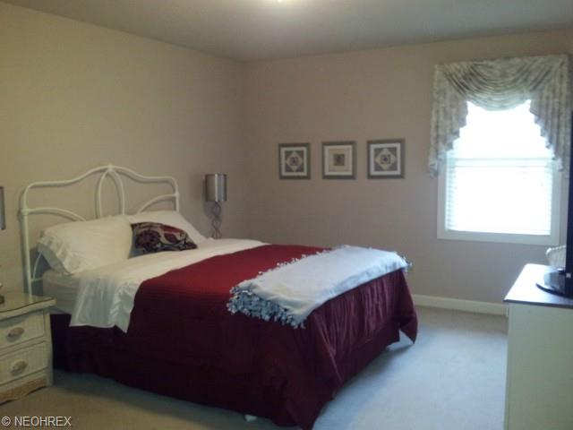 169 Mathews Rd #b, Youngstown, OH 44512 photo 1