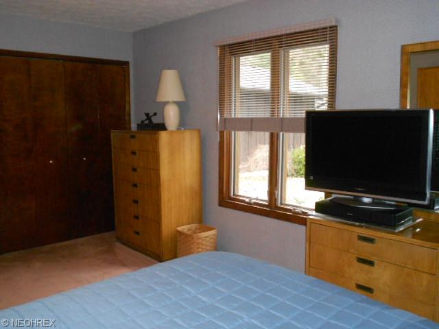 1842 Orchard Dr, Akron, OH 44333 photo 16