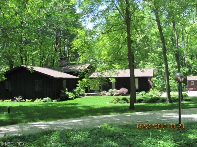 1842 Orchard Dr, Akron, OH 44333 photo 2