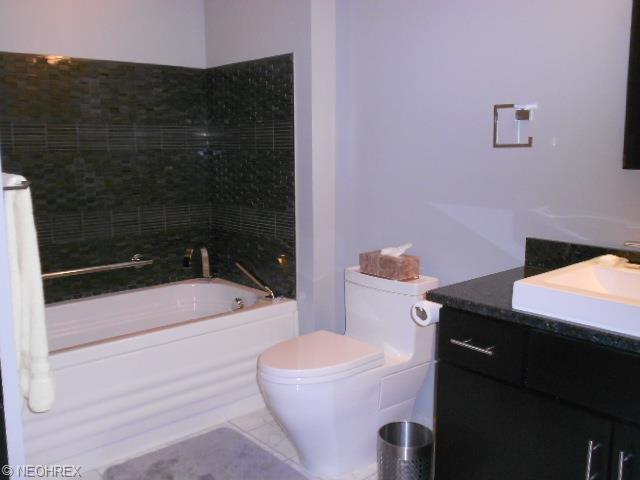 1842 Orchard Dr, Akron, OH 44333 photo 9