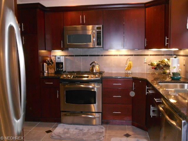 1842 Orchard Dr, Akron, OH 44333 photo 5