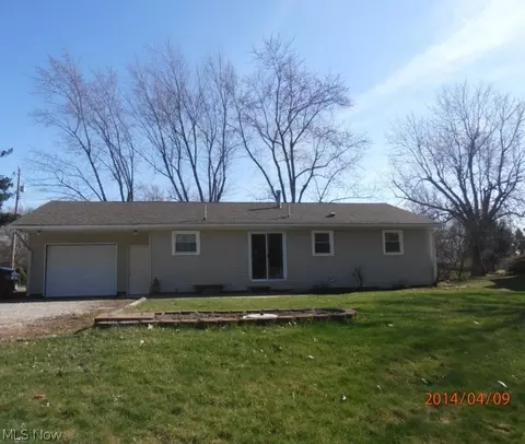 3793 Rolling Ridge Rd NE, Canton, OH 44721 photo 2