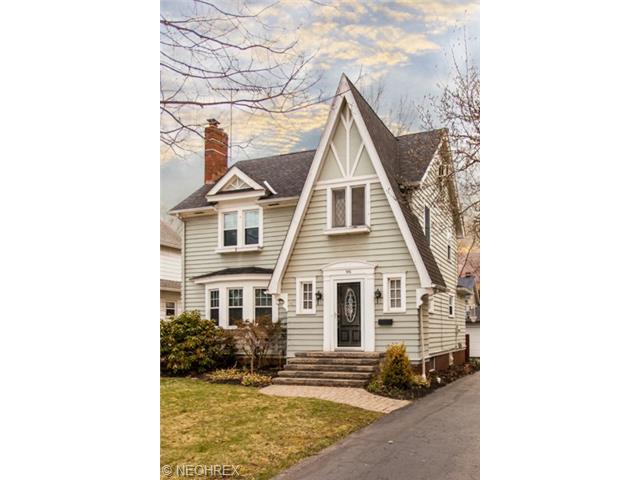 396 Roslyn Ave, Akron, OH 44320 photo 1