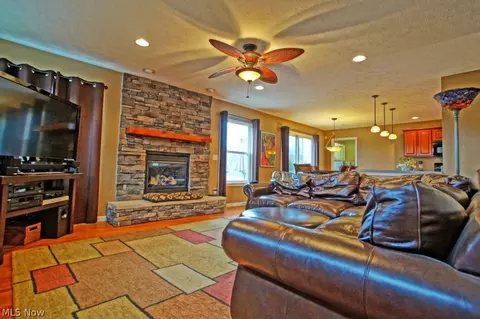 236 Rauscher Ct, Elyria, OH 44035 photo 4