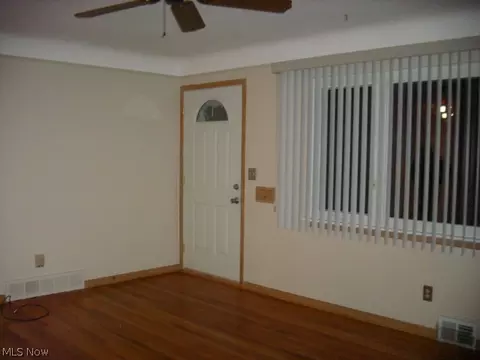 820 Charles St, Willowick, OH 44095 photo 2
