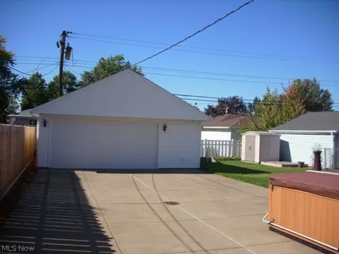820 Charles St, Willowick, OH 44095 photo 17