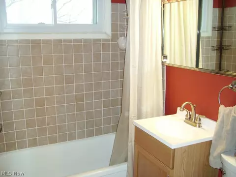 31606 Royalview Dr, Willowick, OH 44095 photo 11
