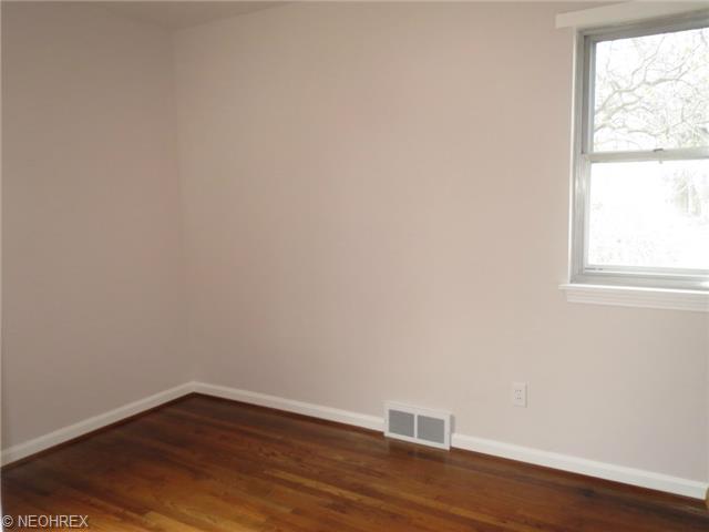 700 E 258th St, Euclid, OH 44132 photo 1