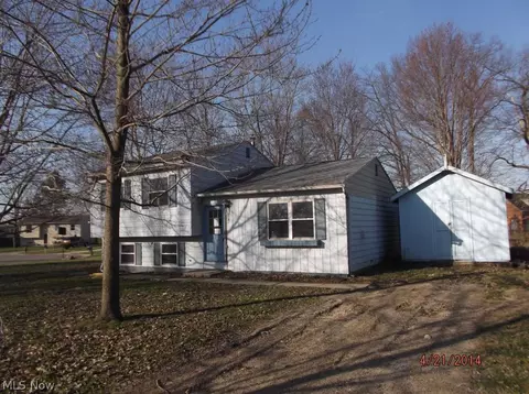 9083 Wilverne Dr, Windham, OH 44288 photo 2