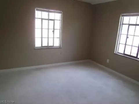 155 E 214, Euclid, OH 44123 photo 8