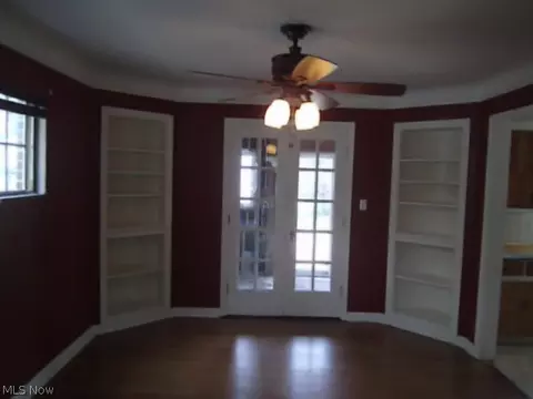 155 E 214, Euclid, OH 44123 photo 10