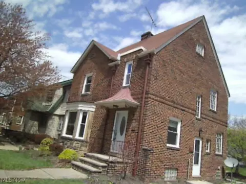 155 E 214, Euclid, OH 44123 photo 4