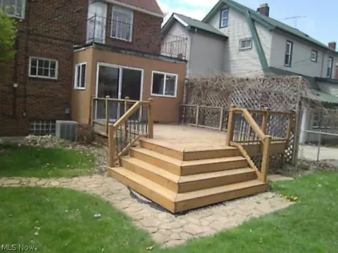 155 E 214, Euclid, OH 44123 photo 2