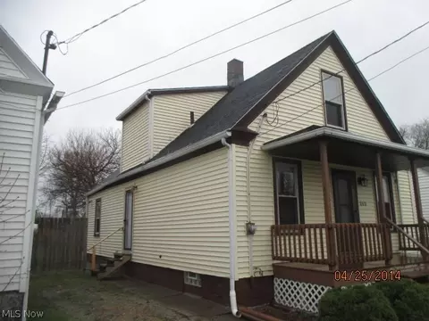 212 E 33rd St, Lorain, OH 44055 photo 2