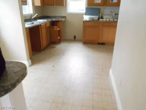 261 E 210th St, Euclid, OH 44123 photo 6
