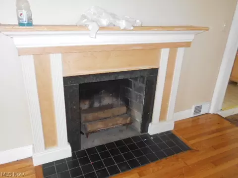 261 E 210th St, Euclid, OH 44123 photo 3