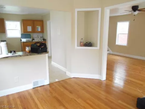 261 E 210th St, Euclid, OH 44123 photo 5