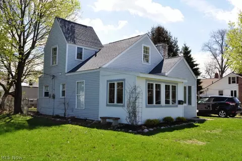 1023 Beachview Rd, Willoughby, OH 44094 photo 1