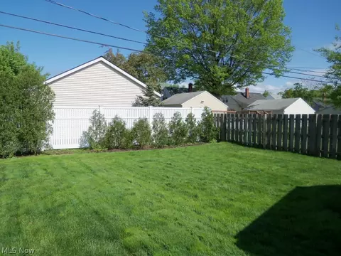 331 Woodmere Dr, Willowick, OH 44095 photo 5