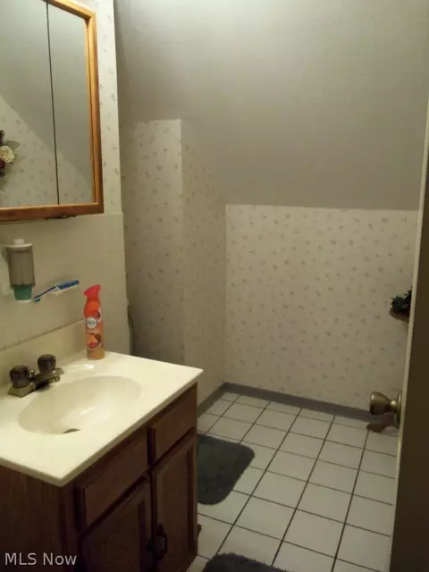 331 Woodmere Dr, Willowick, OH 44095 photo 9