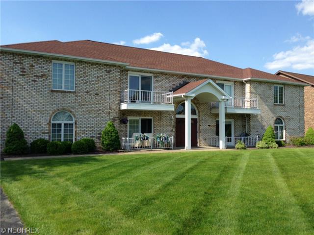 828 Pearson Cir #4, Youngstown, OH 44512 photo 1