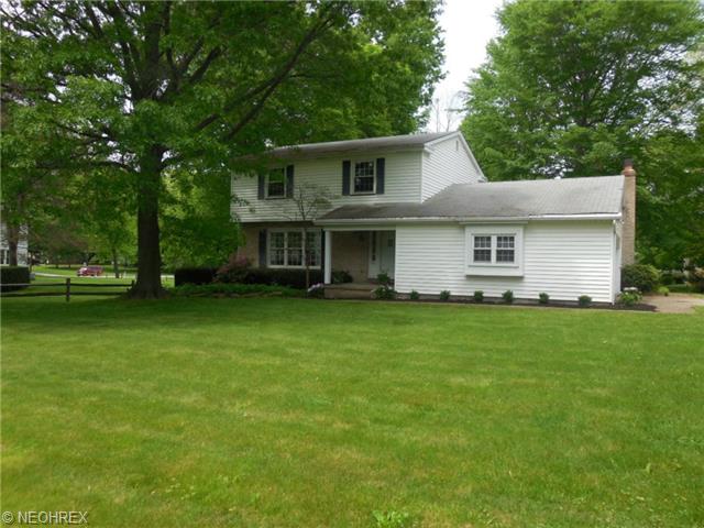 198 Forest Garden Dr, Youngstown, OH 44512 photo 1