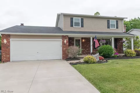 366 Crestview Dr, Elyria, OH 44035 photo 2