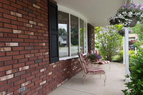366 Crestview Dr, Elyria, OH 44035 photo 4
