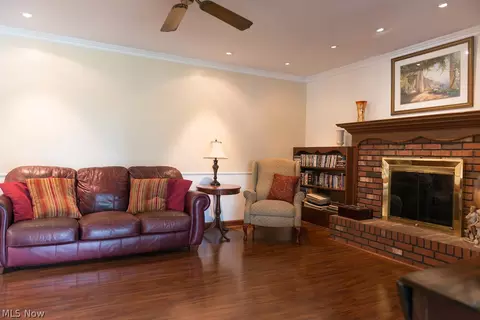 366 Crestview Dr, Elyria, OH 44035 photo 8