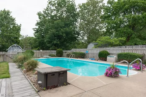 366 Crestview Dr, Elyria, OH 44035 photo 22