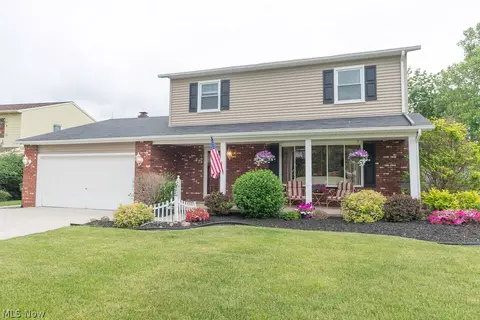 366 Crestview Dr, Elyria, OH 44035 photo 3