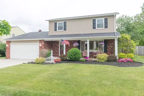 366 Crestview Dr, Elyria, OH 44035 photo 1